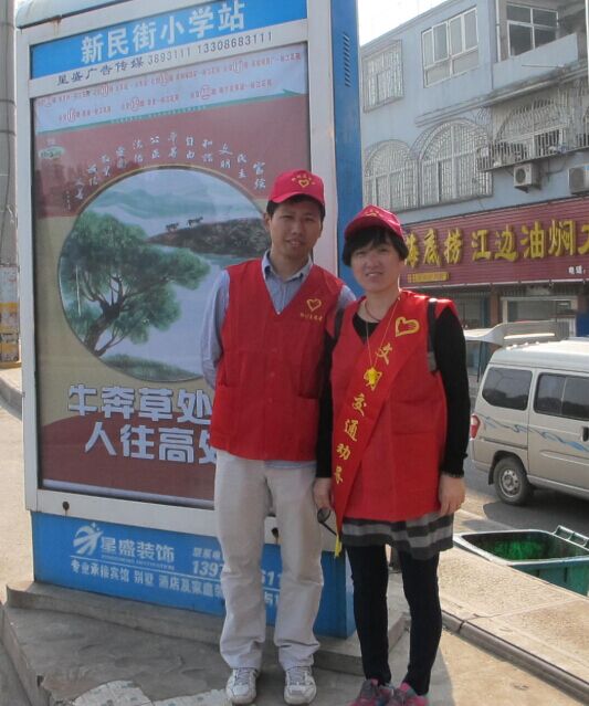 創(chuàng)建文明城市，開展文明交通志愿勸導(dǎo)